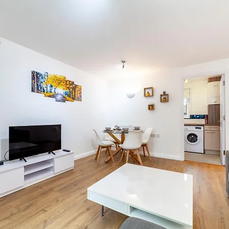 Charming 1Br Apt W Patio In Battersea London Exterior photo