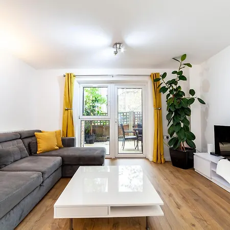 Charming 1Br Apt W Patio In Battersea London Exterior photo